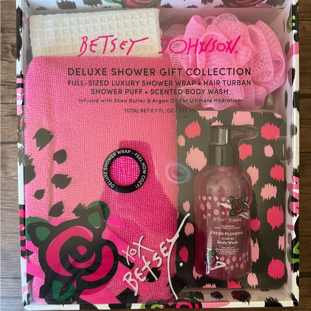 BETSEY JOHNSON Deluxe Shower Gift Collection
